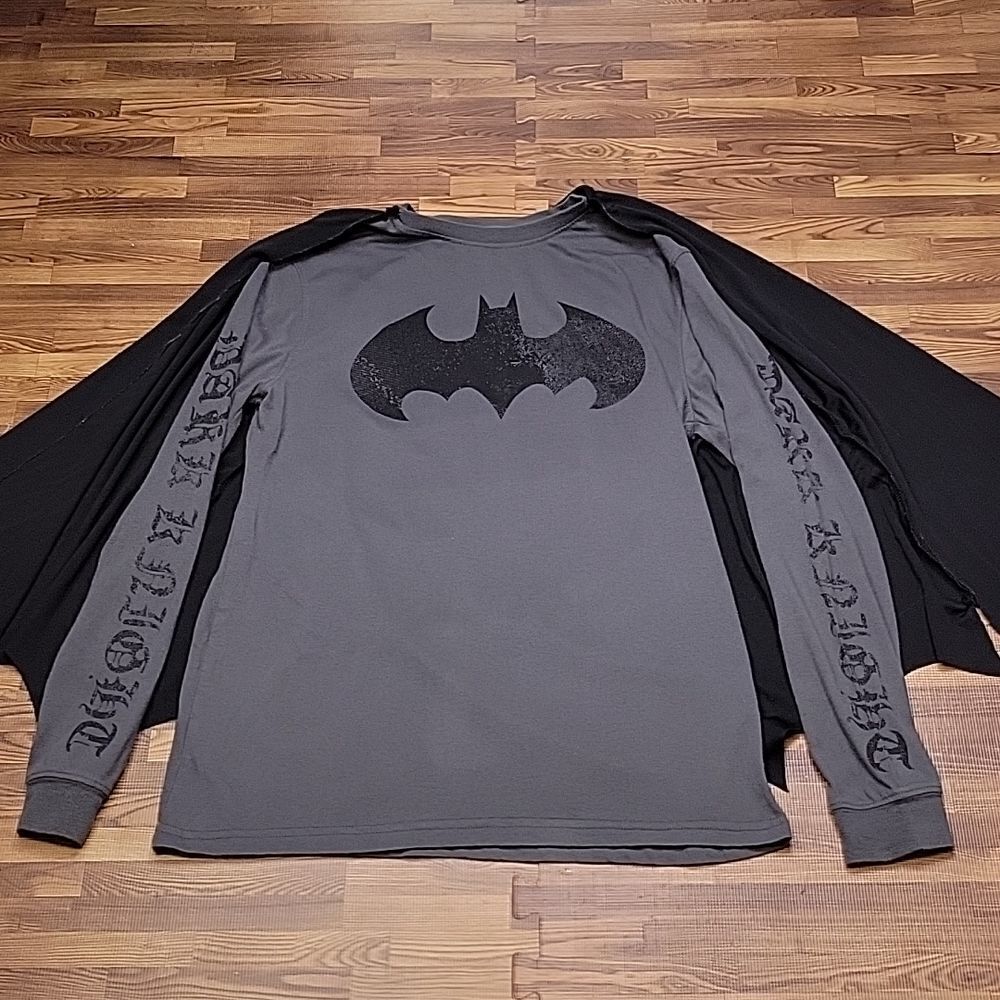 Batman Dark Dark Night Shirt with Attached Cape Size Medium